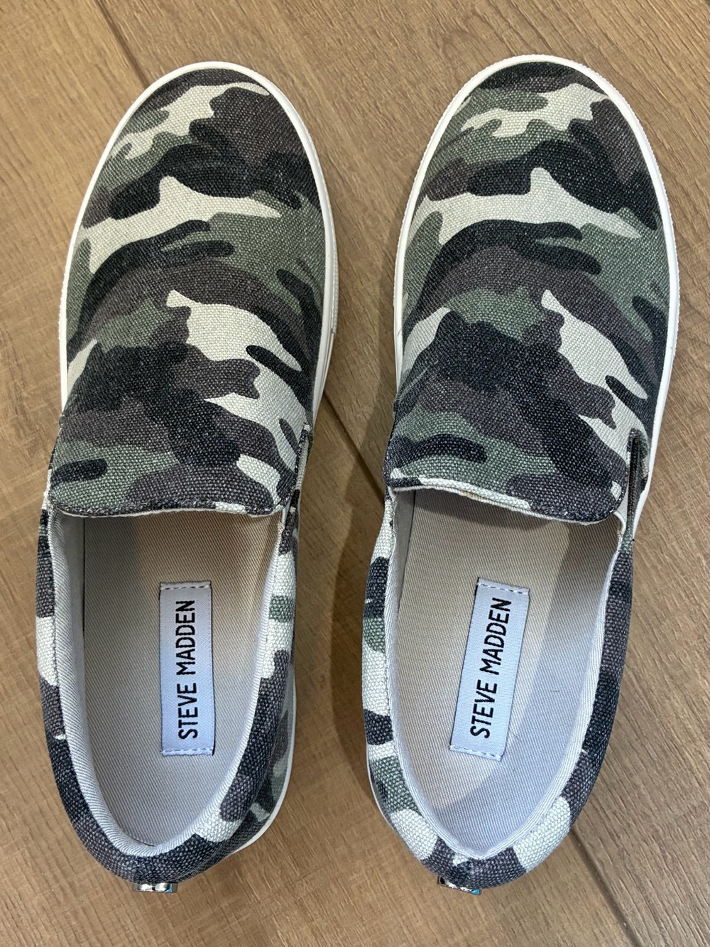 NEW Steve Madden Gills camo platform slip-on sneakers, 7.5